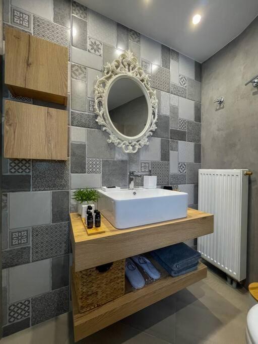Just Live Apartment Triovasalos Luaran gambar