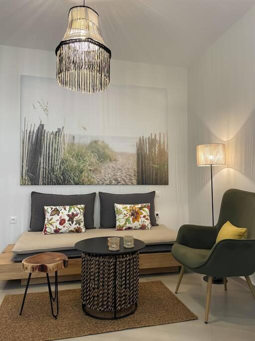 Just Live Apartment Triovasalos Luaran gambar