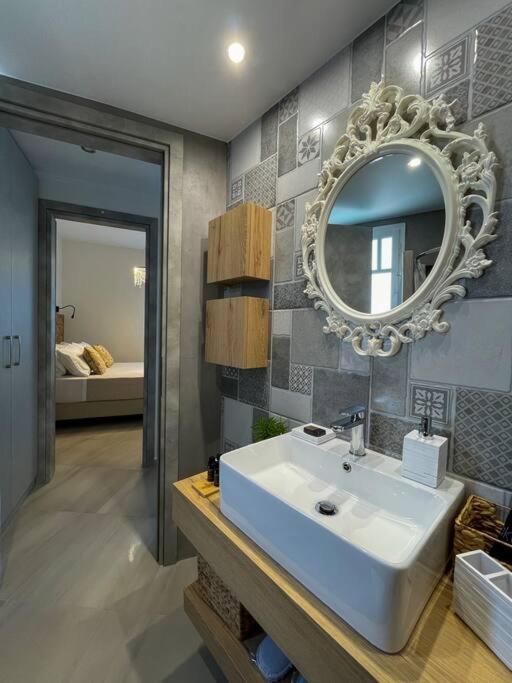 Just Live Apartment Triovasalos Luaran gambar
